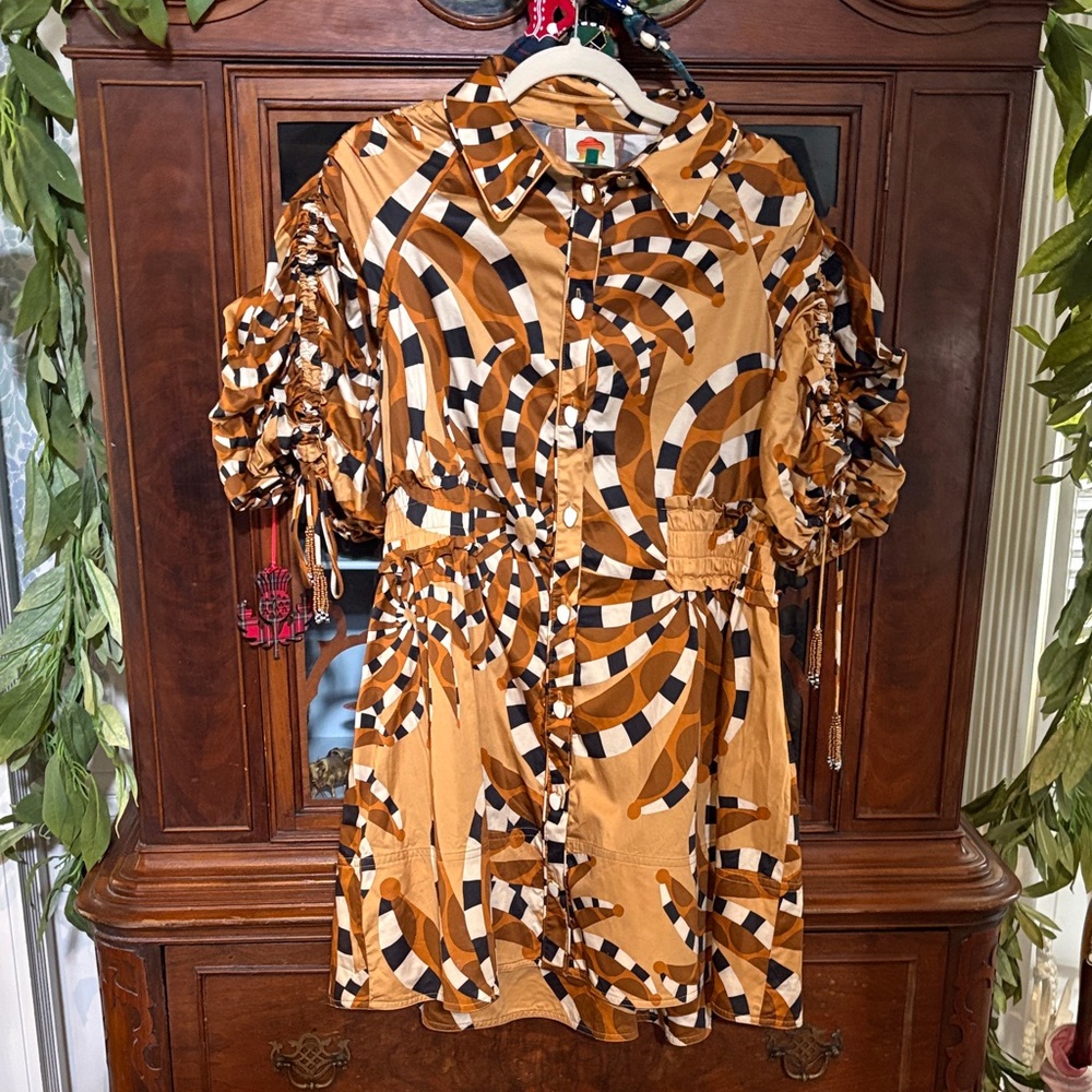 FARM RIO DRESS -Abstract Swirl Button-Up Dress in Tan, Black & White